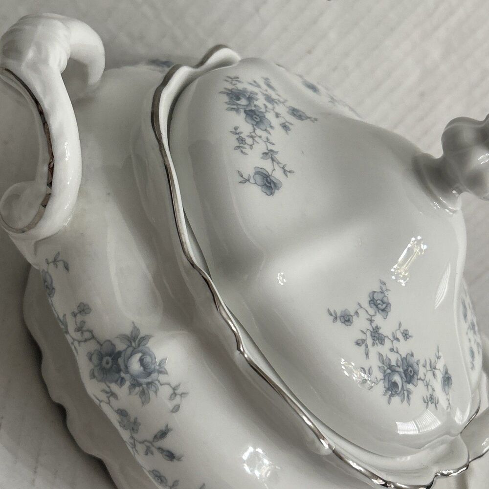 Vintage Johann Haviland “Blue Garland” Covered Vegetable Bowl or Casserole Dish - Picture 4 of 16